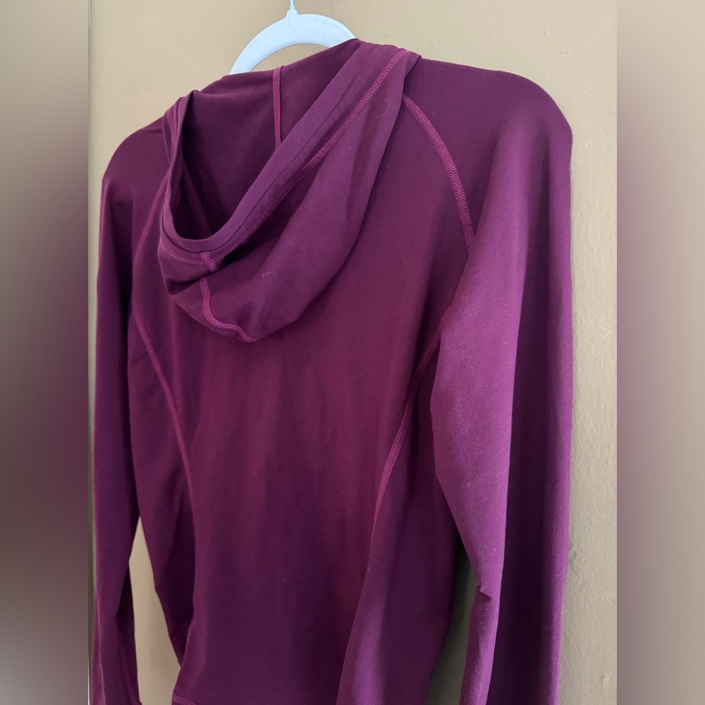 Mountain Hardware Buttery Top Base Layer with Hood and Thumb Holes Burgandy Yoga - Picture 11 of 13